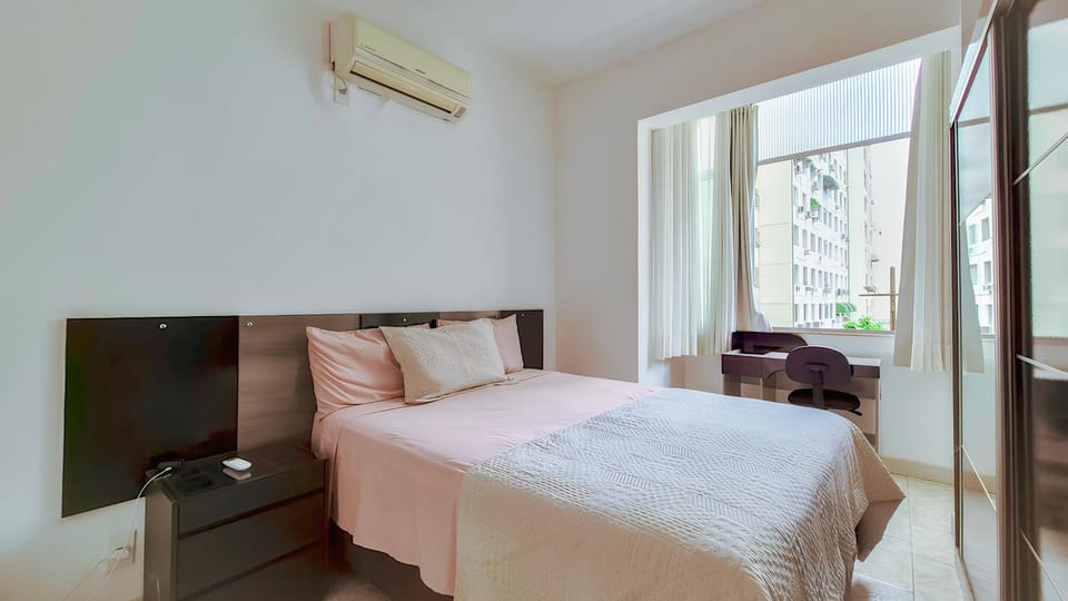 Bed, Bedroom, air conditioner