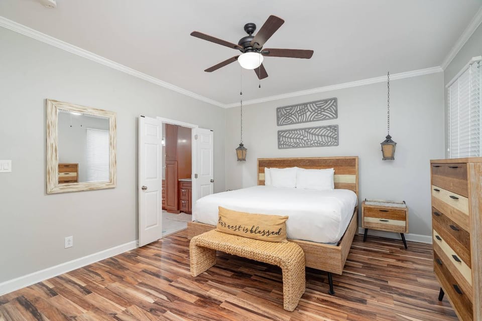 University Grand Estate + Executive Suite House in Concord
