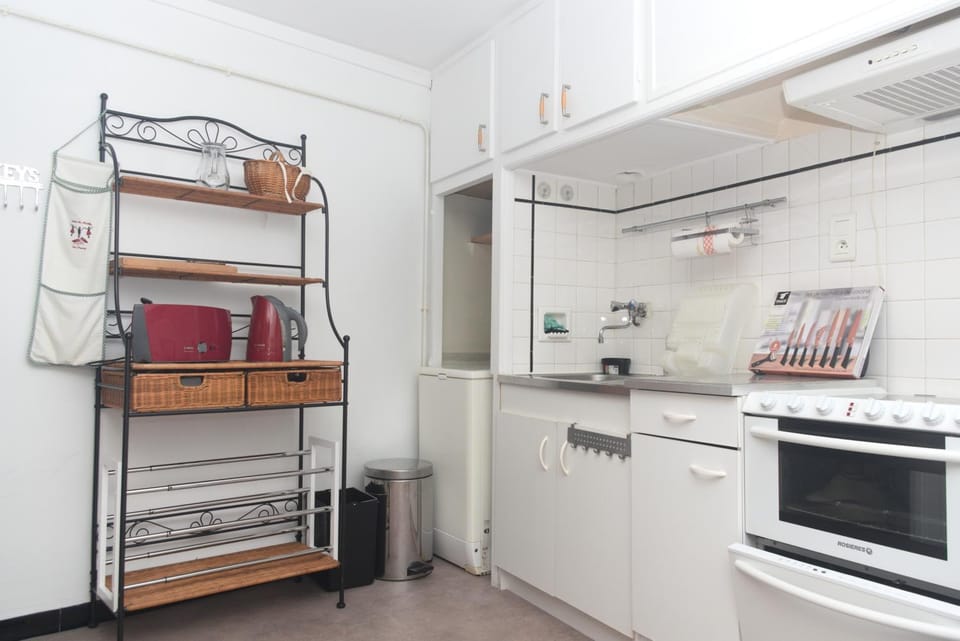 Kitchen or kitchenette, kitchen