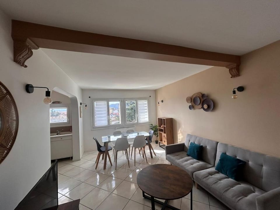 Grand Appartement 3 chambres à Montplaisir Apartment in Valence