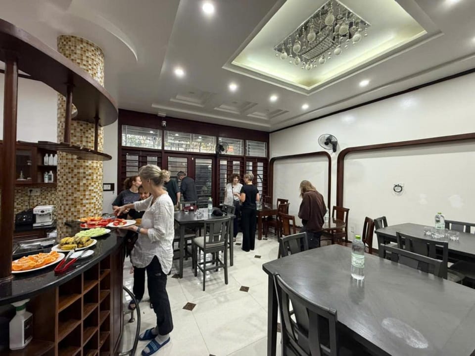 Restaurant/places to eat, Food and drinks