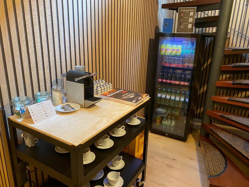 1927Rooms mit Blick auf die Nürburgring Nordschleife und fußläufig zum GP-Fahrerlager Bed and Breakfast in Ahrweiler