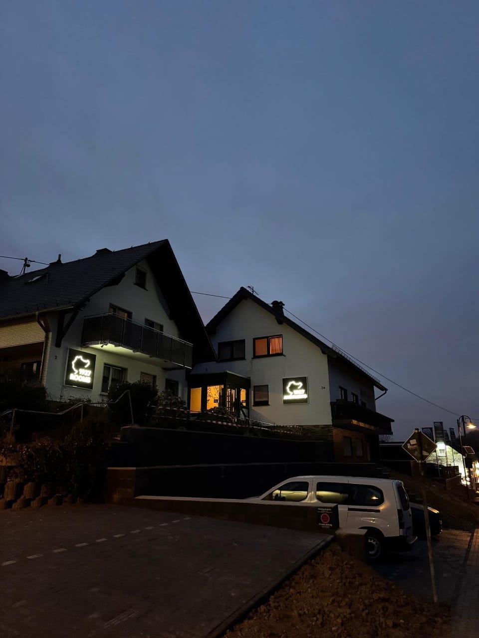 1927Rooms mit Blick auf die Nürburgring Nordschleife und fußläufig zum GP-Fahrerlager Bed and Breakfast in Ahrweiler