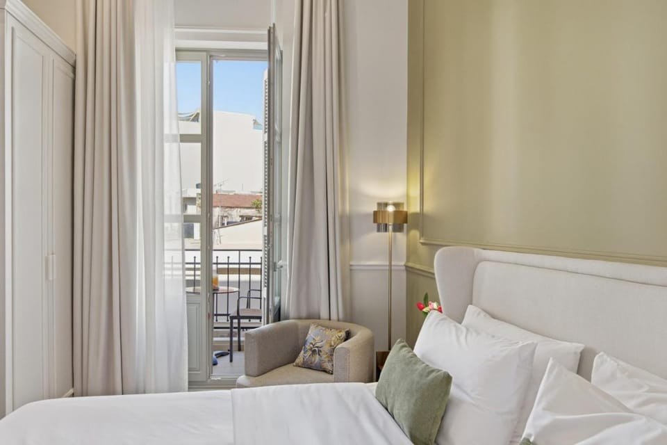 Bed, Balcony/Terrace, Photo of the whole room, Bedroom