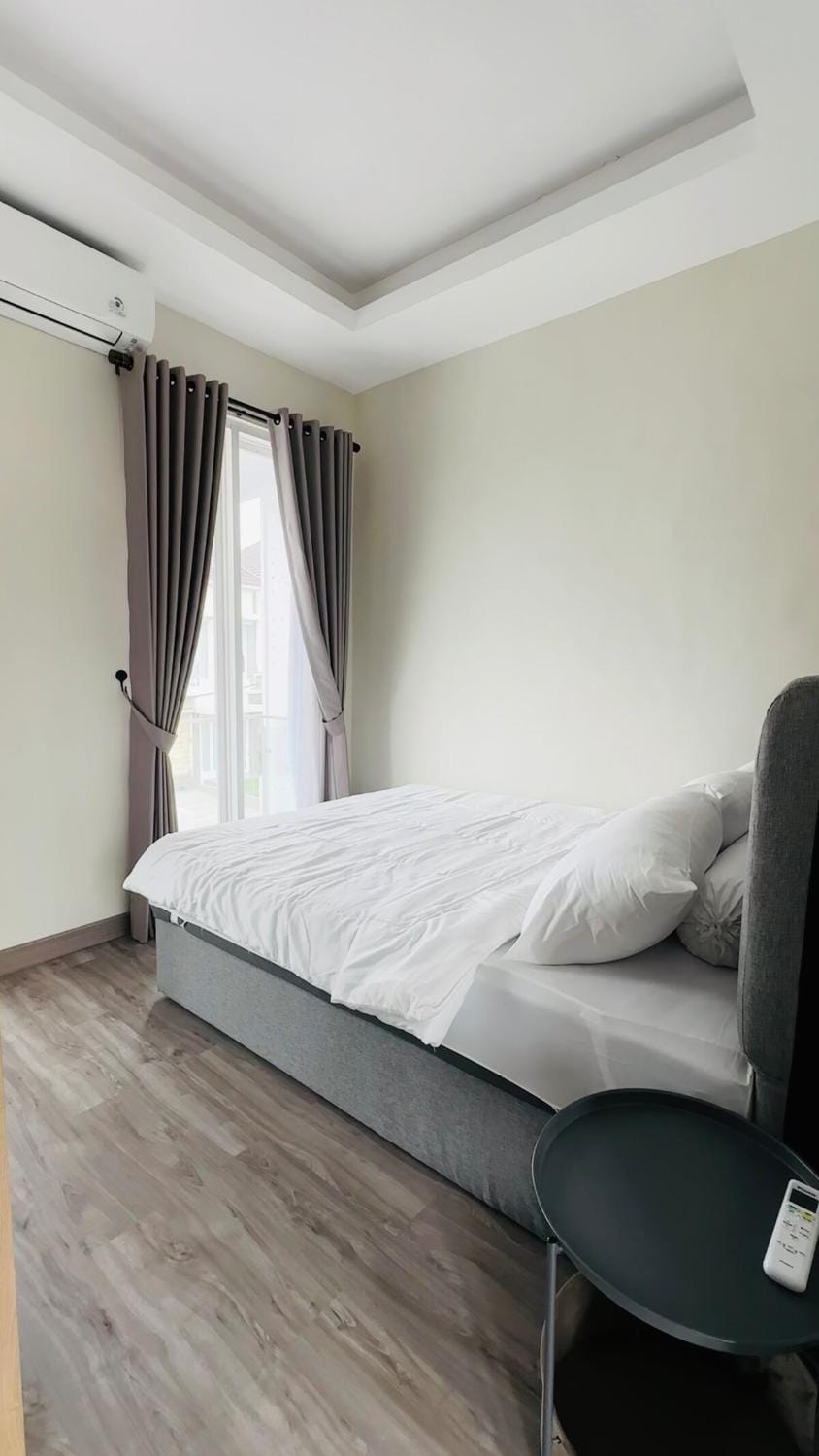 Villa Storia, 3 BR Full AC, Jacuzzi Air Panas Villa in Batu