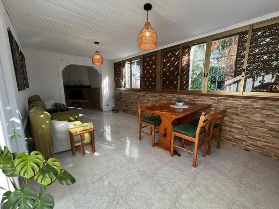 Living room, Photo of the whole room, Seating area, Dining area, Lunch