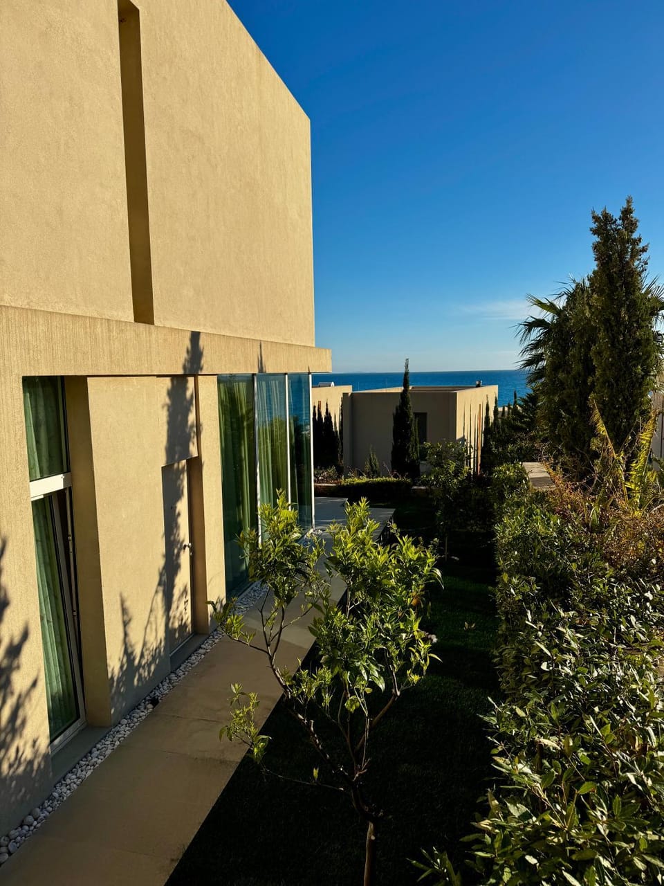Property building, Spring, Day, Natural landscape, Garden, Garden view, Sea view