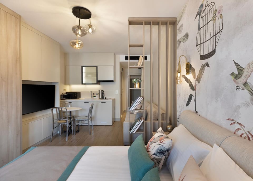 Bedroom, kitchen