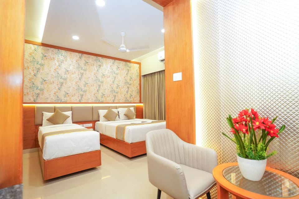 Bed, Photo of the whole room, Seating area, Bedroom