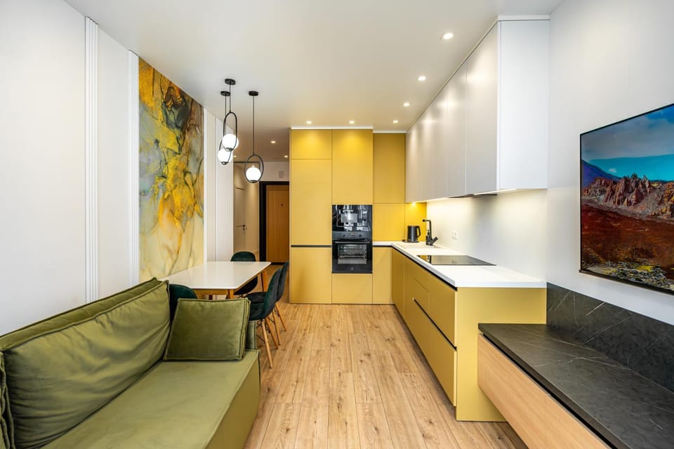 TV and multimedia, Kitchen or kitchenette, Living room, Seating area