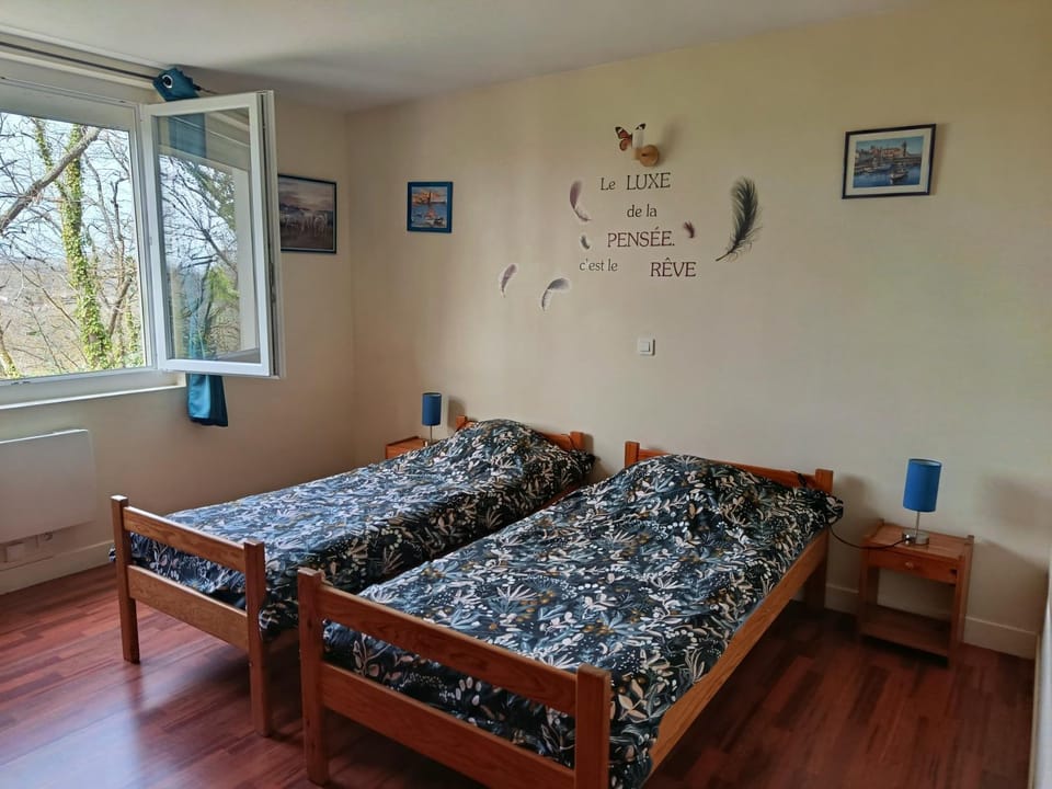 Property building, Living room, Bedroom