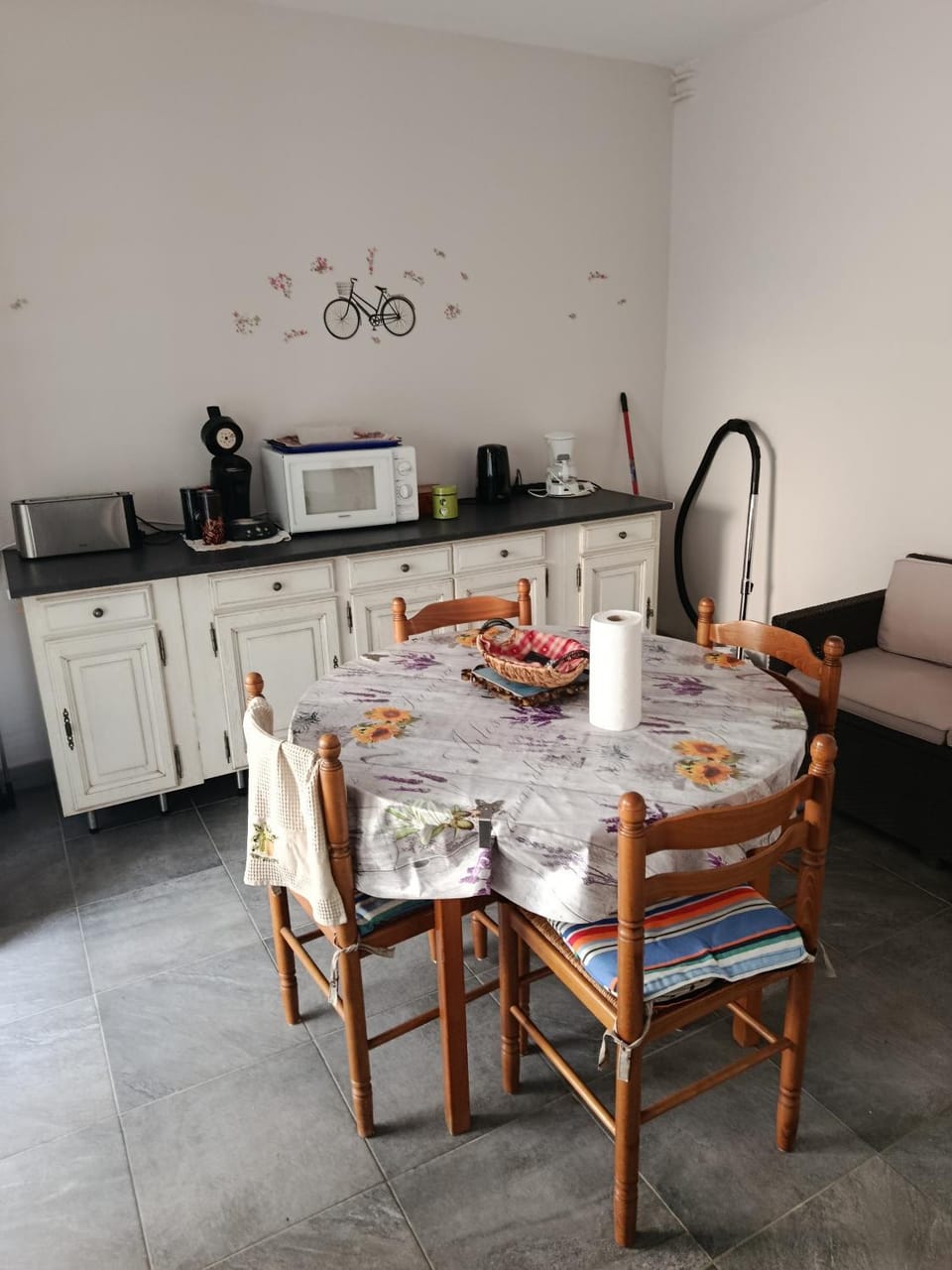 Property building, Kitchen or kitchenette, Living room