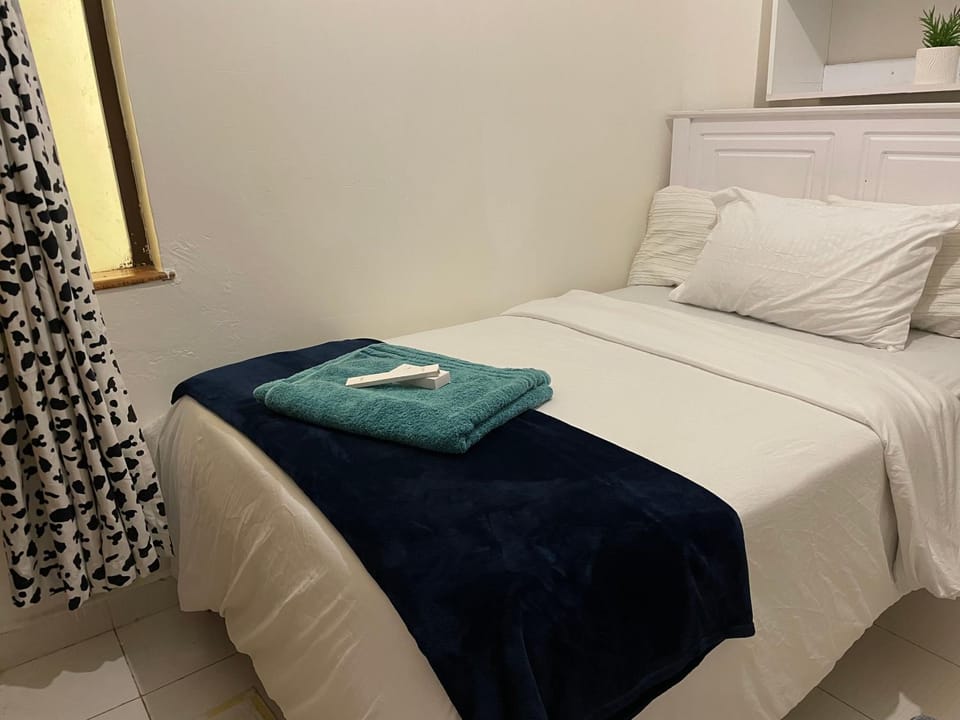 Bedroom, towels