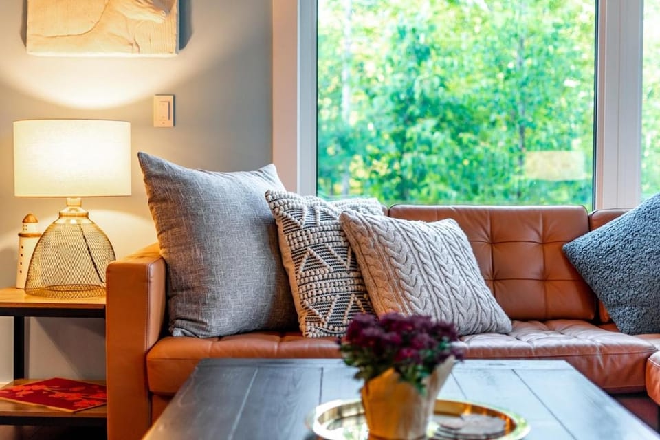 Muskoka Night Dreams Enjoy 3 King Beds Apartment in Huntsville