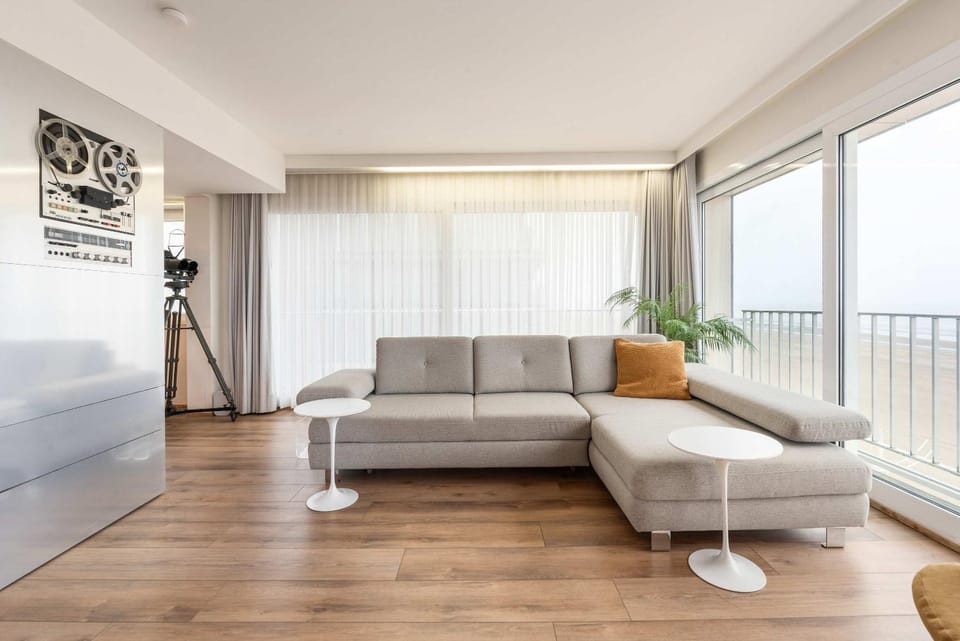TV and multimedia, Seating area