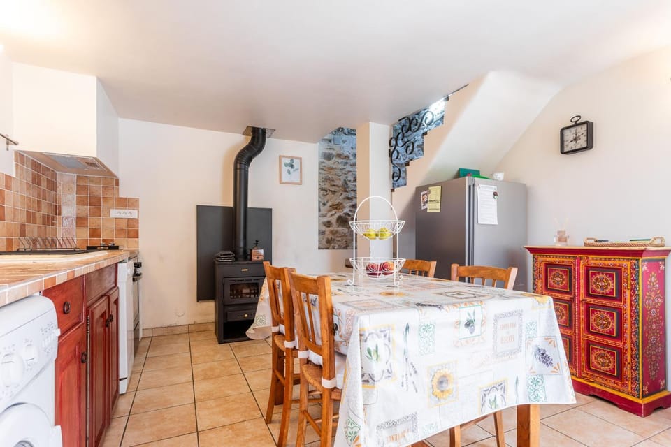 Property building, Kitchen or kitchenette, Living room