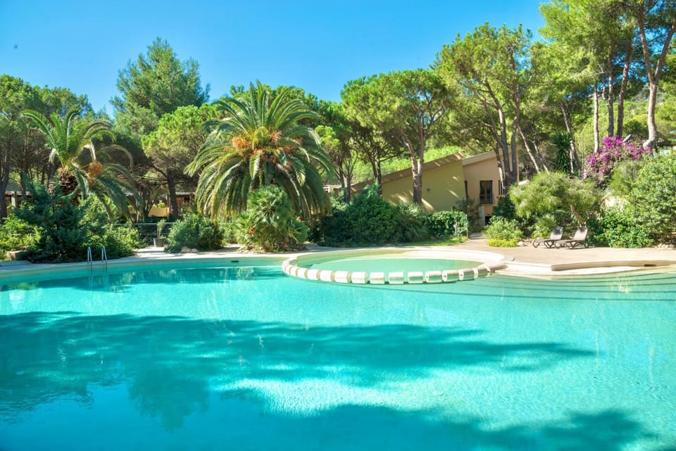 Day, Swimming pool