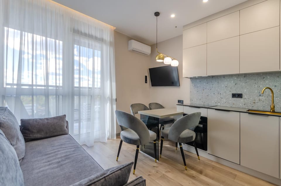 TV and multimedia, Living room, Seating area, Dining area, pet friendly, air conditioner