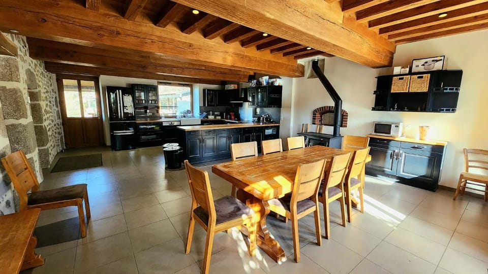 Property building, Kitchen or kitchenette, Living room
