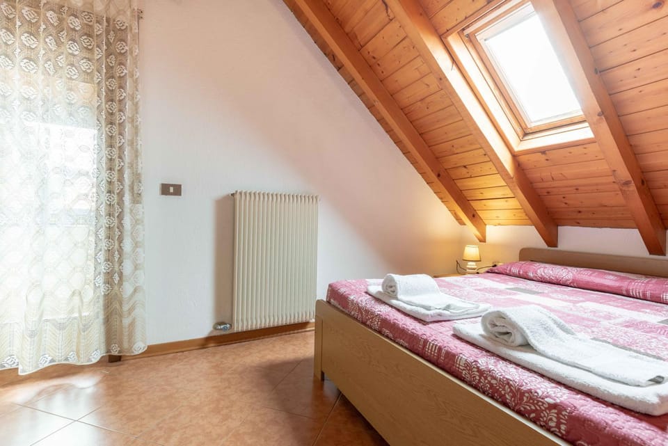 Bed, Photo of the whole room, towels, wardrobe