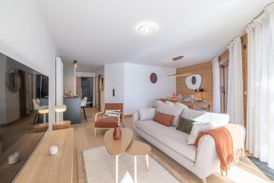Communal lounge/ TV room, Seating area, Dining area