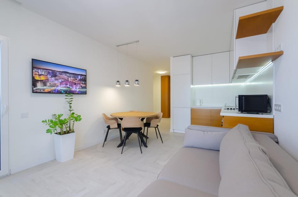 TV and multimedia, Living room, Dining area