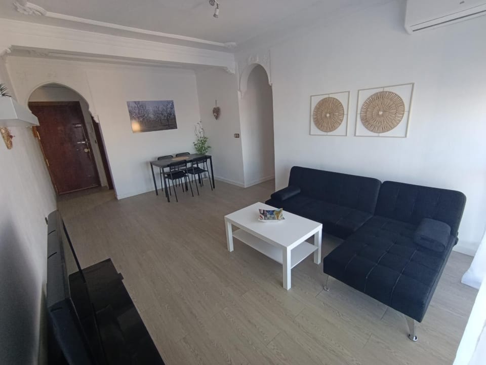 Sevilla Gateway a 10 min Sevilla y cerca aeropuerto, 3 habitaciones, 2 camas en cada habitación y sofá cama Apartment in Costa de la Luz