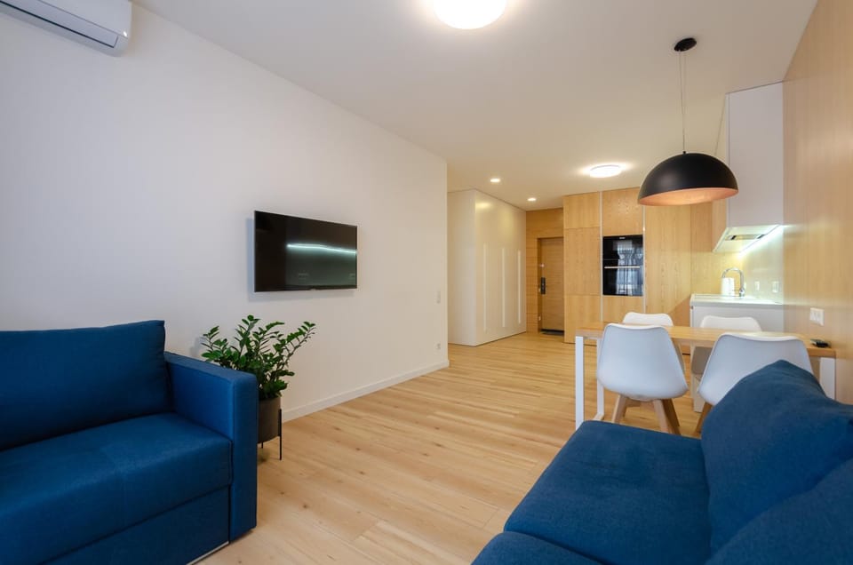 TV and multimedia, Living room, Dining area, air conditioner