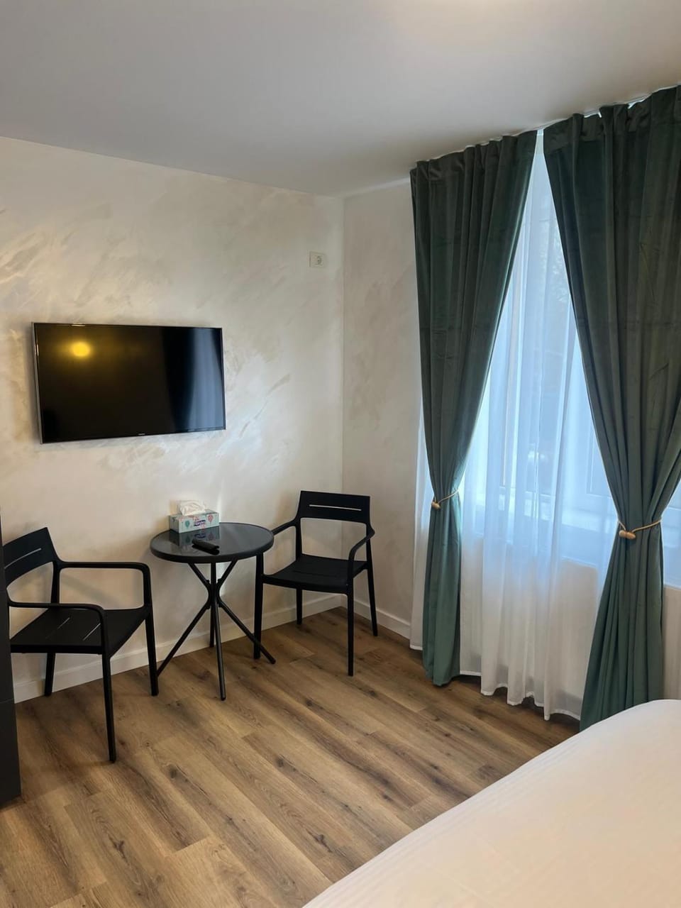 7 min walking to airport Apartment hotel in Romania