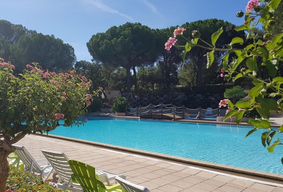 Comfortabel Chalet met 3 slaapkamers op Camping Leï Suves - Misuuf 518 Campground/ 
RV Resort in Roquebrune-sur-Argens