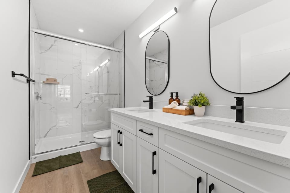 Shower, Toilet, Bathroom, towels