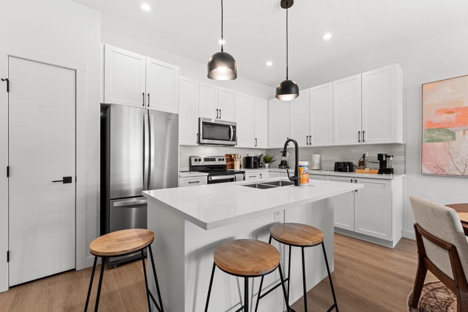 Kitchen or kitchenette, Dining area, dishwasher, minibar, oven, stove, toaster