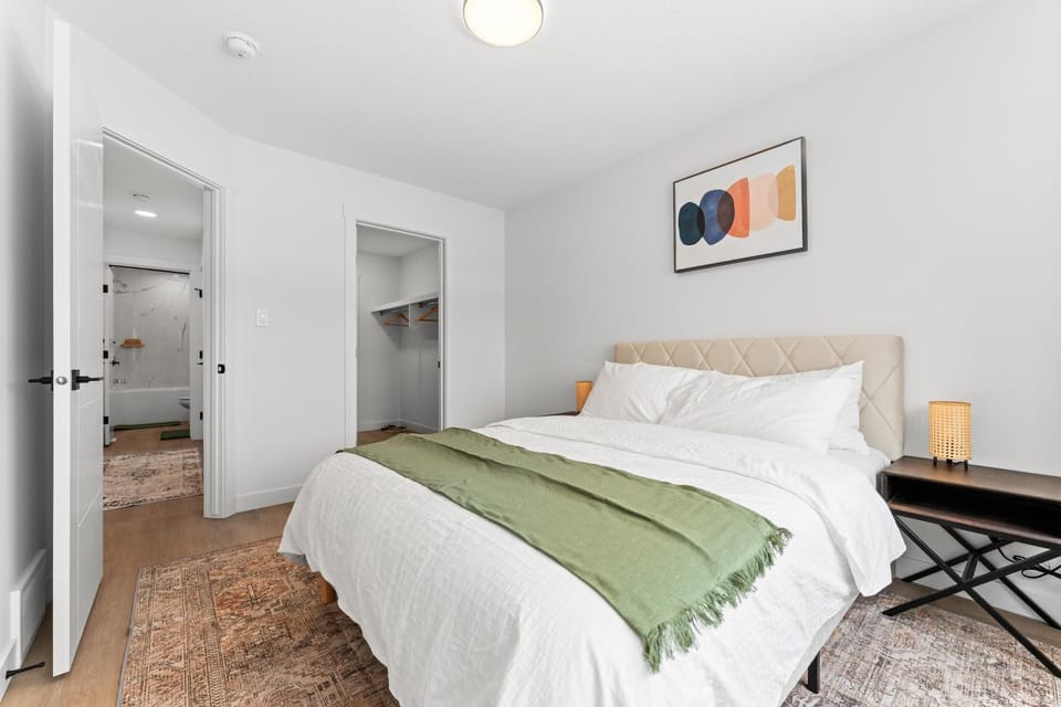 Bed, Photo of the whole room, Bedroom, wardrobe