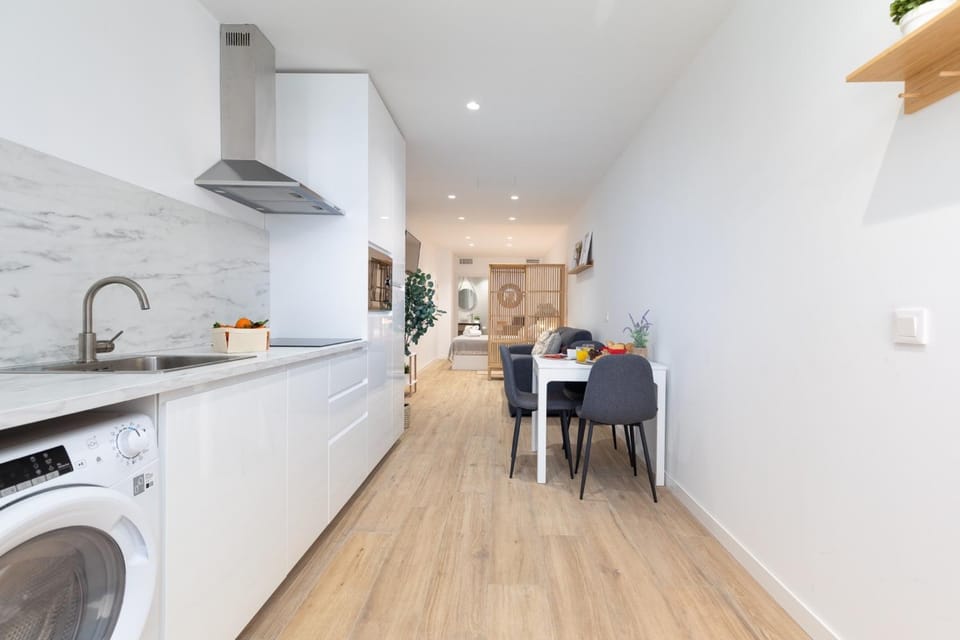 Kitchen or kitchenette, Dining area, stove
