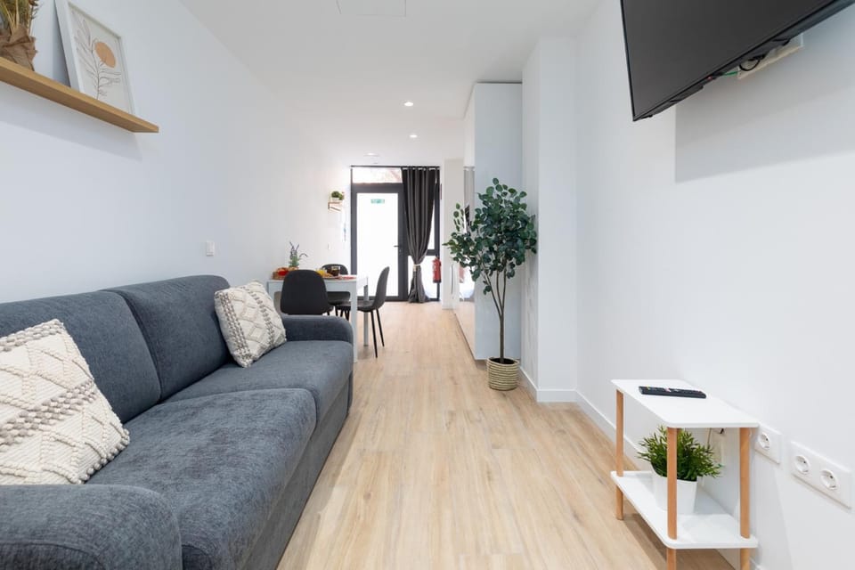 TV and multimedia, Living room, Seating area, Evening entertainment