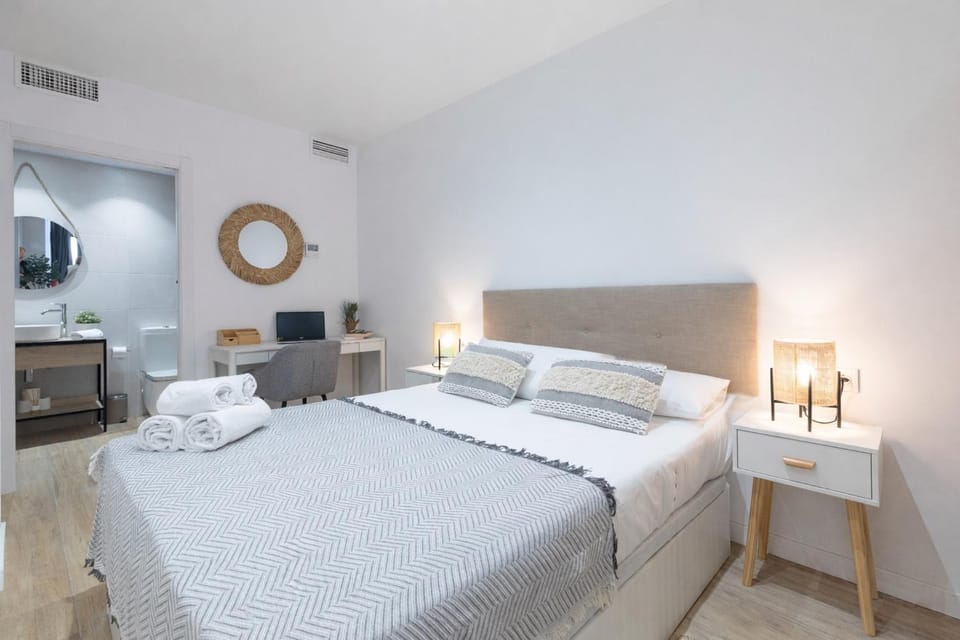 Bed, Photo of the whole room, Bedroom, air conditioner
