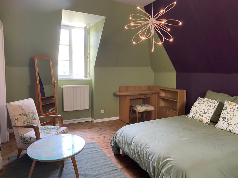 Bed, Photo of the whole room, Bedroom