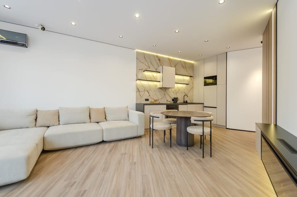 Living room, Seating area, Dining area, pet friendly, air conditioner