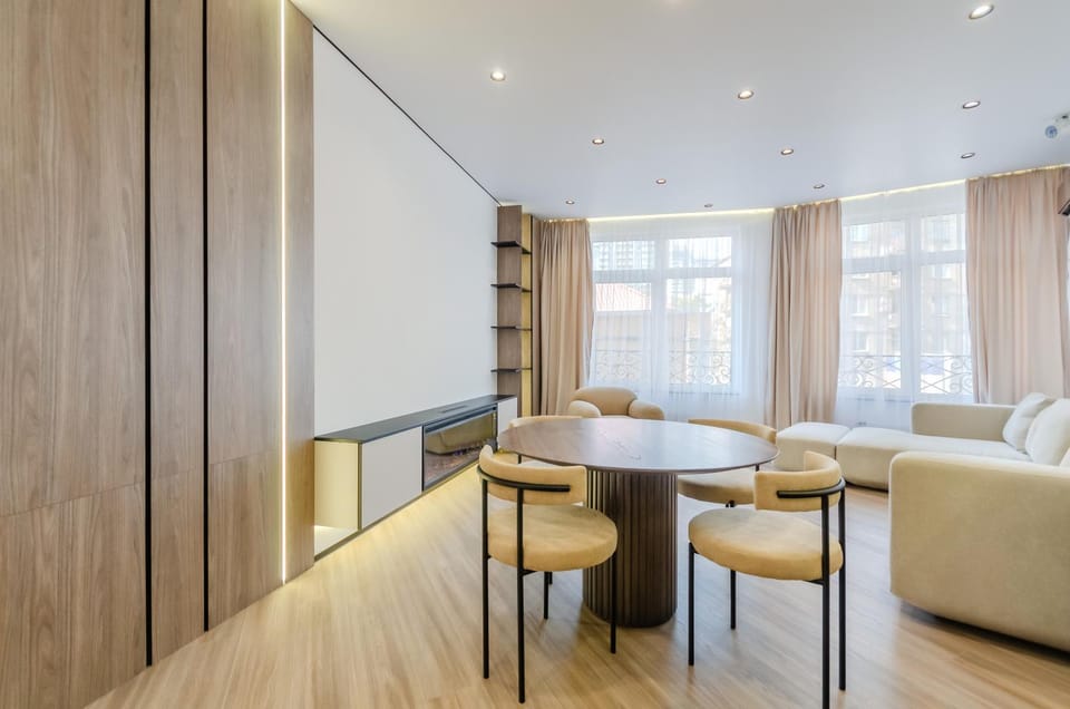 Living room, Seating area, Dining area, fireplace, heating