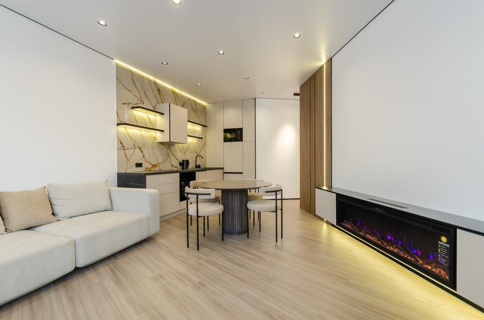 Living room, Seating area, Dining area, fireplace, pet friendly