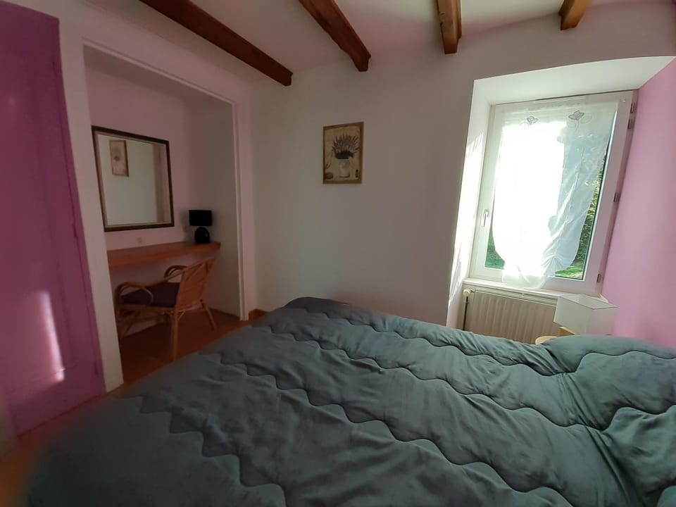 Bed, Photo of the whole room