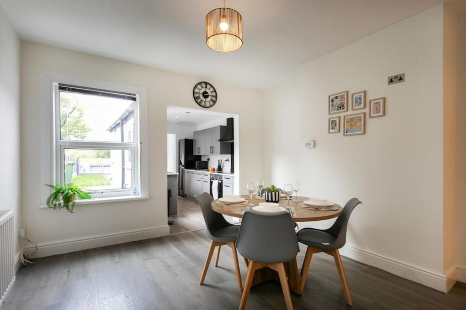Seating area, Dining area
