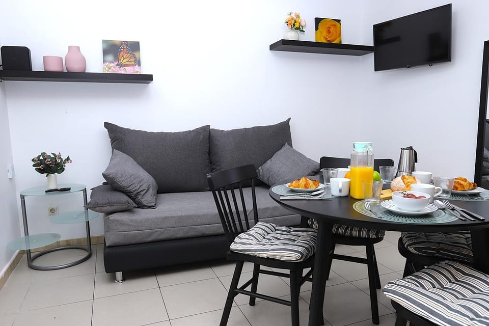 Seating area, Dining area
