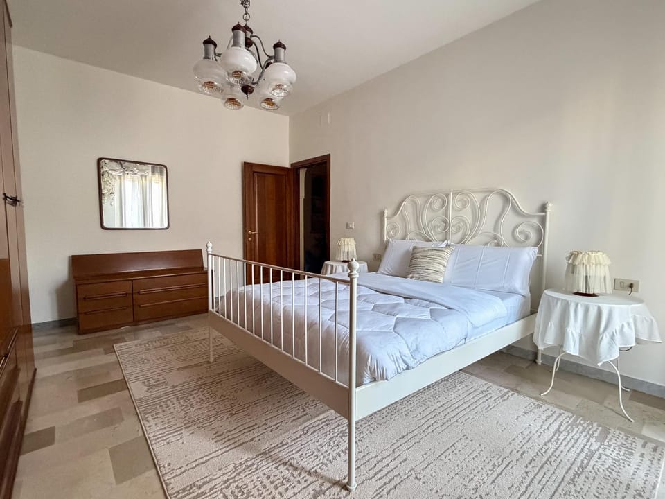 Appartamento trilocale Mestre - 5 ospiti, vicino stazione, AC Apartment in Venice