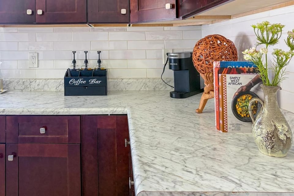 Adinkra Reserve - Curated Afro-Modern Stay Apartment in Village of Pelham