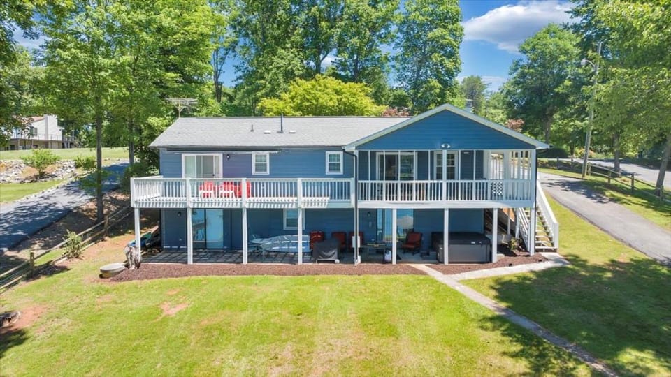 Property building, Spring, Day, Garden