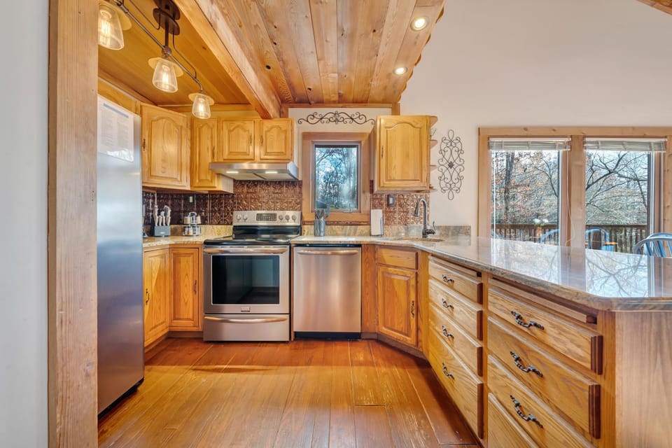 Kitchen or kitchenette, kitchen