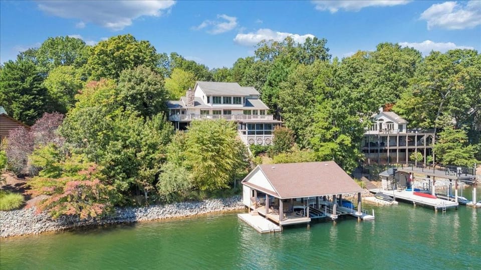 Property building, Nearby landmark, Day, Activities, Bird's eye view, Lake view