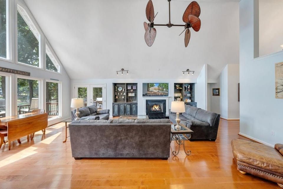 TV and multimedia, Living room, Seating area