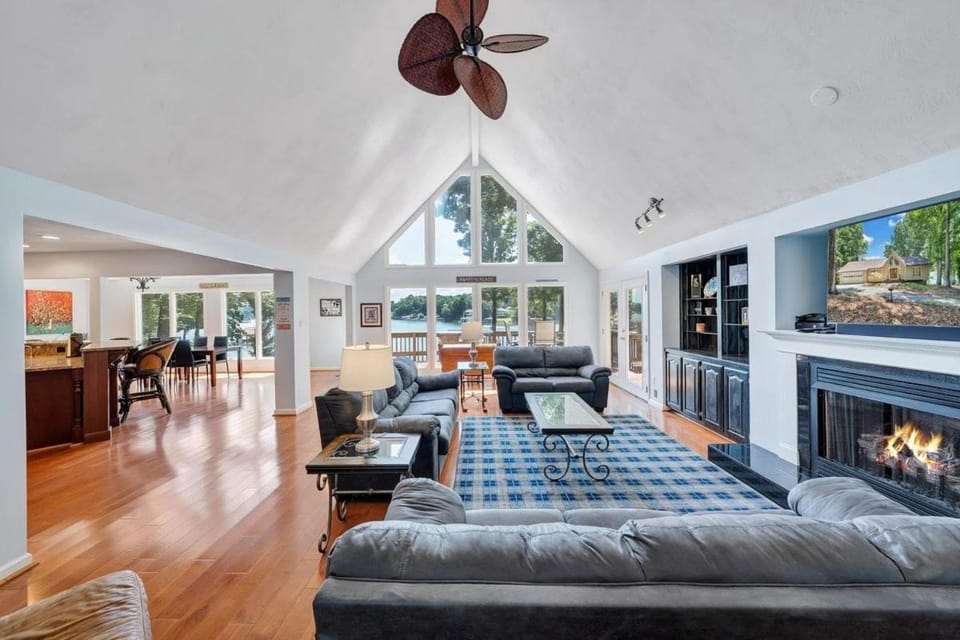 TV and multimedia, Living room, Seating area